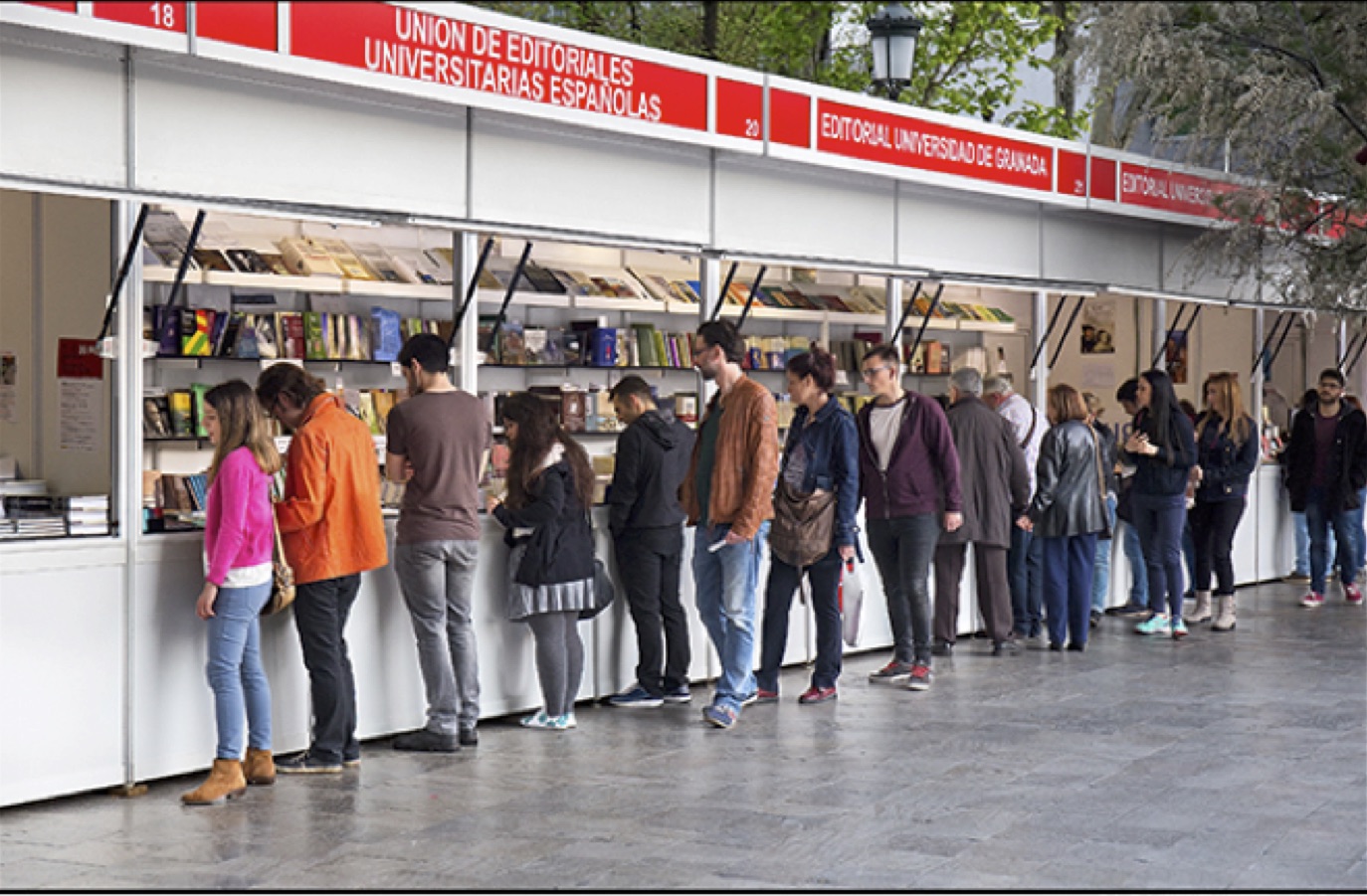 Caseta de la Editorial Universidad de Granada en la edición de la feria de 2016