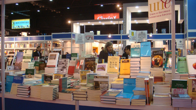 Stand de la UNE en la Feria de Buenos Aires