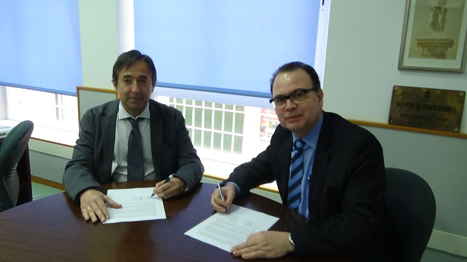 El Servicio de Publicaciones UCA y AEIPRO firman un convenio de coedición