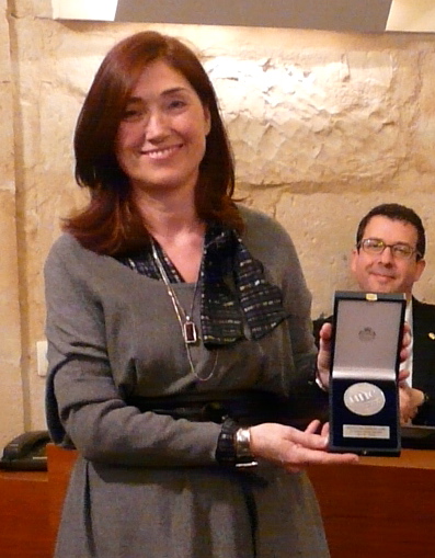 Carlos Alonso, medalla de socio de honor de la UNE