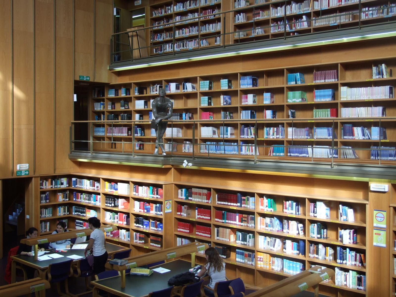Destacada presencia de los libros de las editoriales universitarias en las bibliotecas de los campus españoles