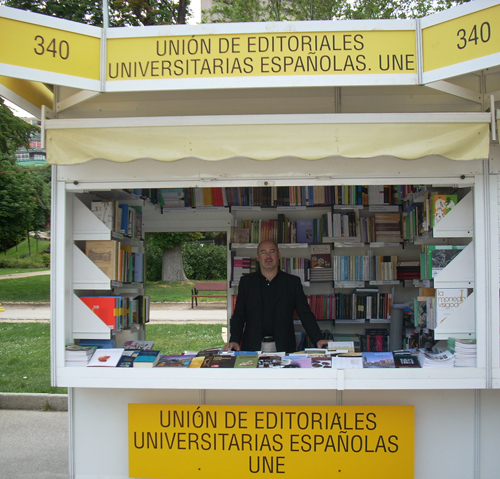 La UNE, en la feria del Libro de Madrid (2010)