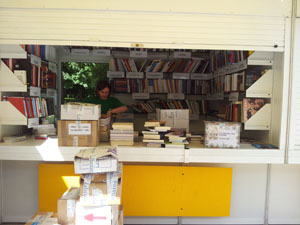 Las ventas de las editoriales universitarias en la Feria del Libro de Madrid caen un 17 por 100