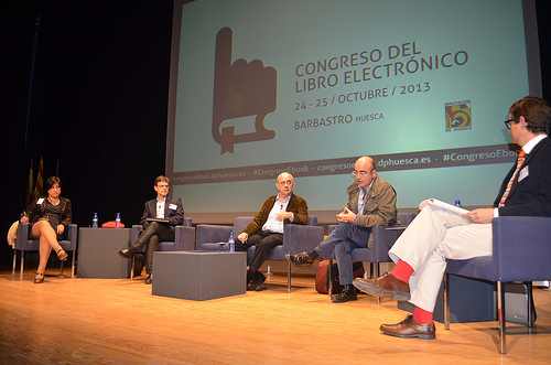 Herminia Calero y Pedro Rújula  con otros miembros de la mesa/ Foto: Congreso ebook