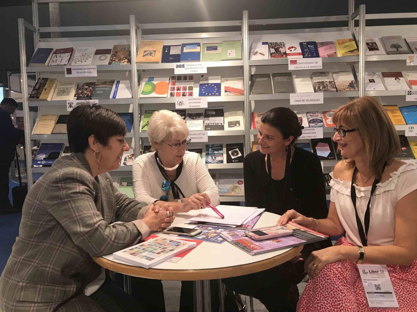 La UNE y la Pontificia Universidad Católica de Chile firman un convenio de colaboración para desarrollar proyectos conjuntos en edición universitaria