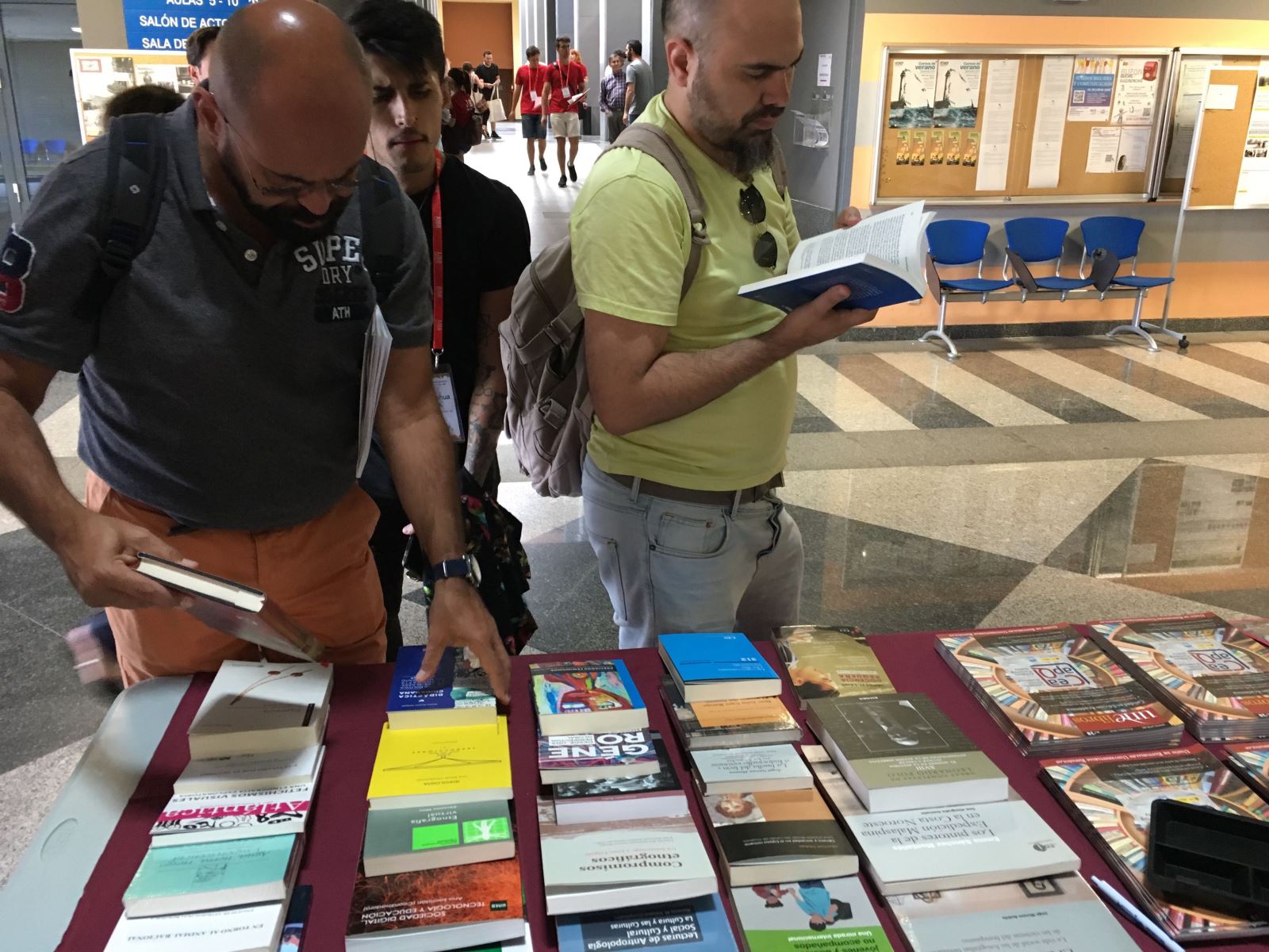 Las editoriales universitarias españolas, en la feria del libro del V Congreso Internacional de Antropólogos Iberoamericanos en Red