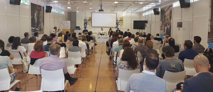 La UNE gana notoriedad en la Feria del Libro de Madrid 2022