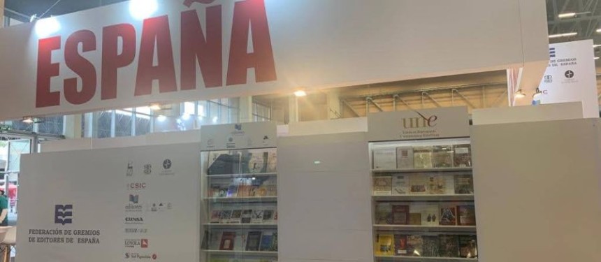 Reportaje gráfico de la presencia de UNE en la Feria del Libro de Bogotá 2023