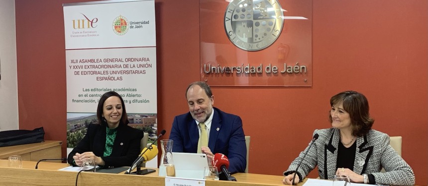 El rector de la Universidad de Jaén y la presidenta de UNE coinciden en valorar la tarea de las editoriales universitarias como esencial para la universidad