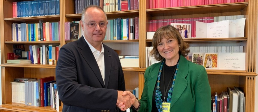La Librería del BOE seguirá acogiendo el Espacio UNE durante cuatro años más