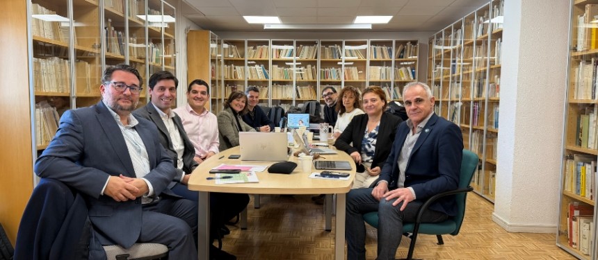 La Junta Directiva de UNE prepara 2026 en su primera reunión