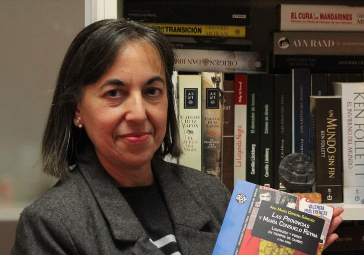 Un libro coeditado por la Universitat de València analiza el papel del diario ‘Las Provincias’ durante la Transición