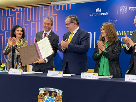 Comienza la feria internacional del libro FILUNI en Mèxico con la Universitat de València como invitada de honor del certamen - Universitat de València