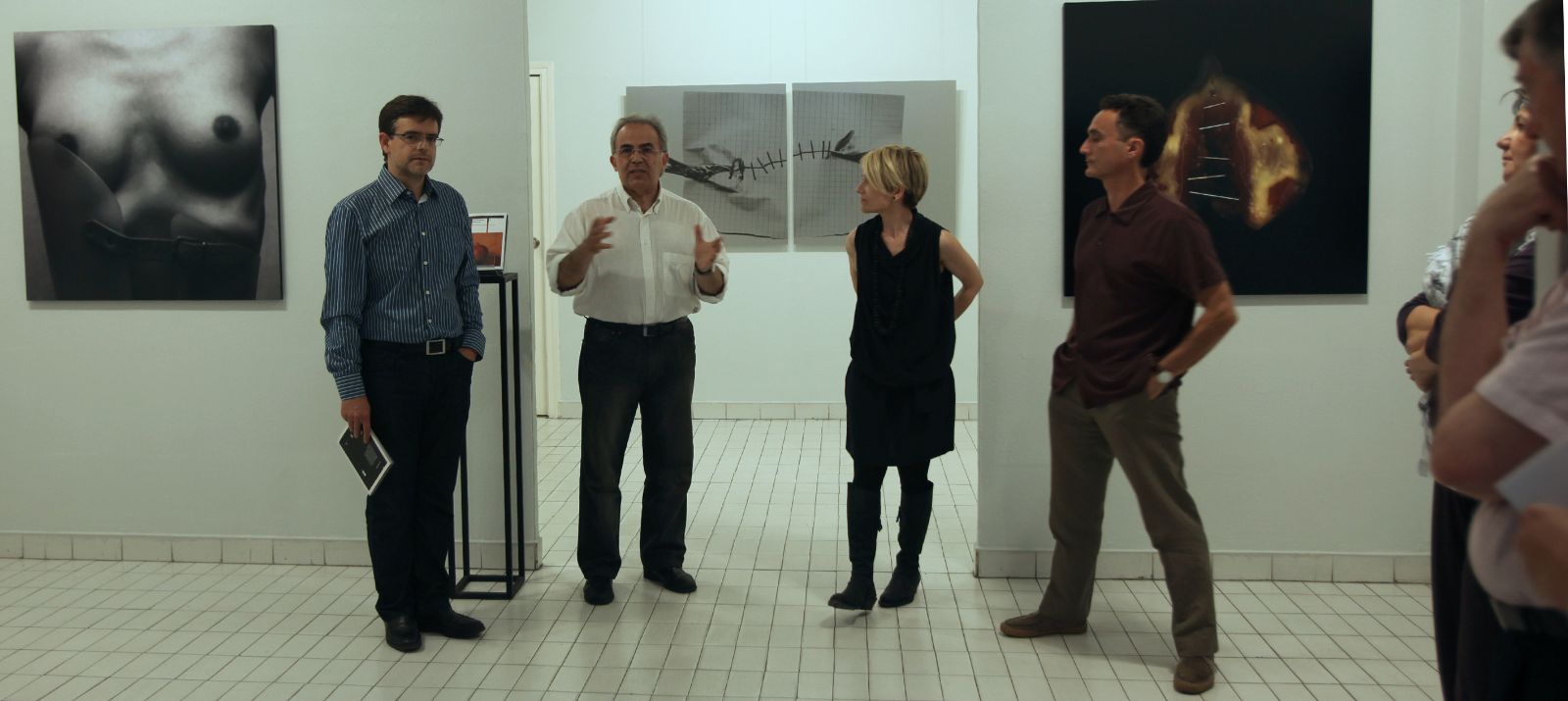 Exposición fotográfica y presentación del libro "Nommer femme belle de jour"