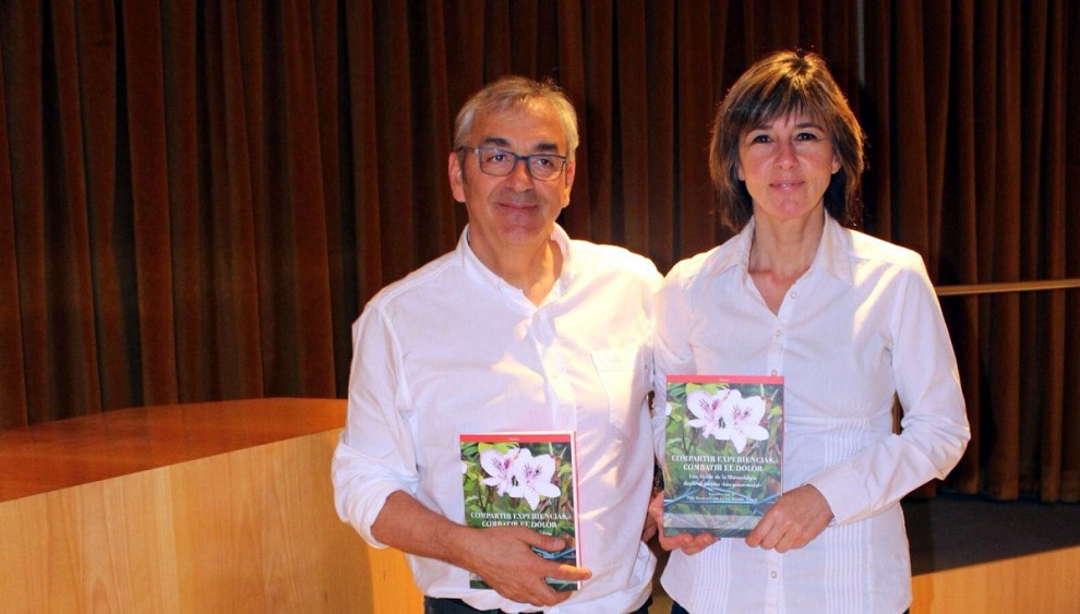 Publicacions URV presenta un libro que aborda la fibromialgia desde una perspectiva biológica, psicológica y social
