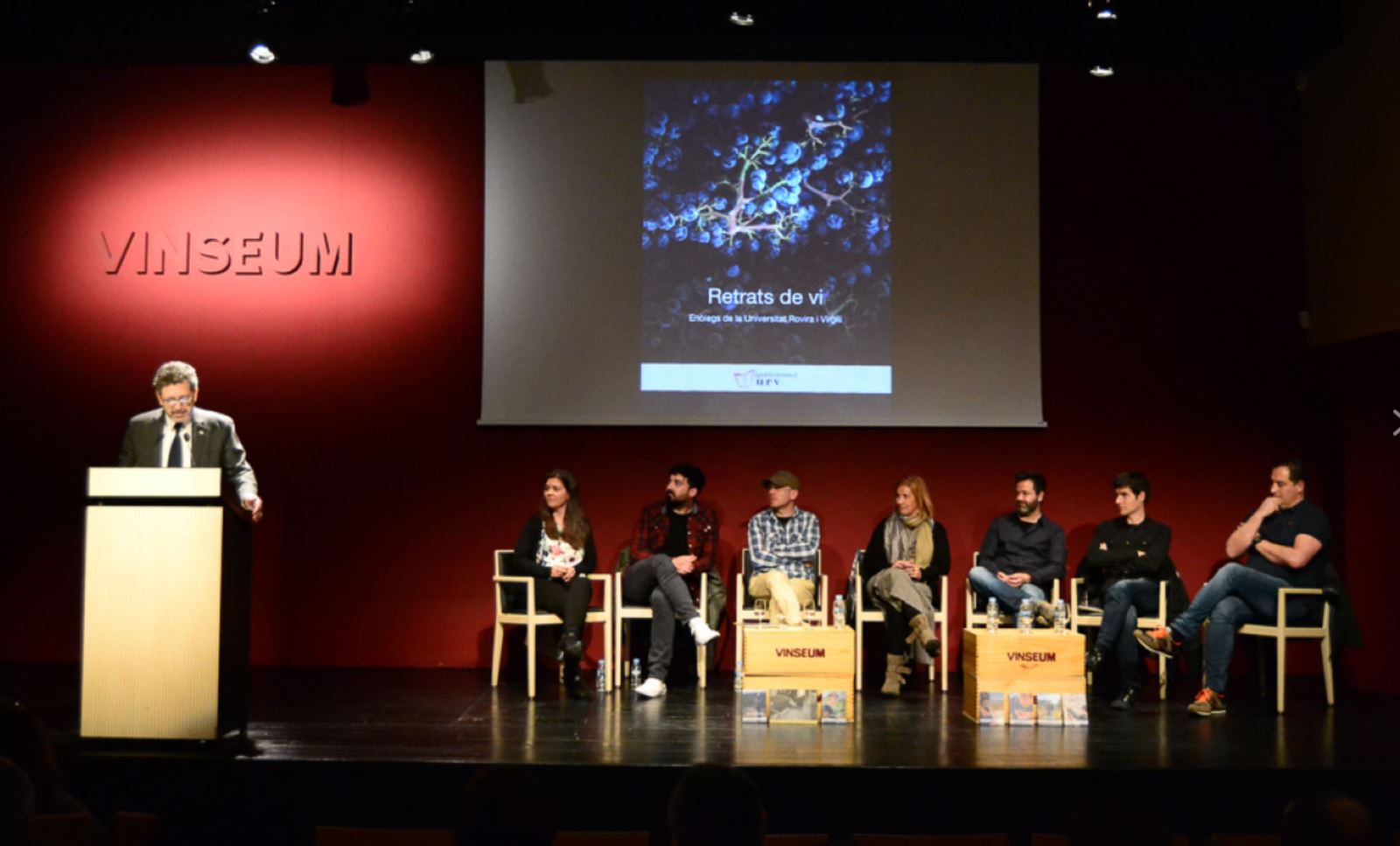 La exposición fotográfica del ciclo de libros Retratos de Vino se estrena en el Museo de las Culturas del Vino de Cataluña