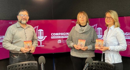 Cumplimos años con un libro universal de poesía