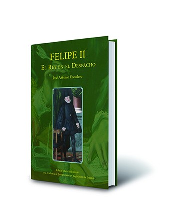 Firma de ejemplares en la Feria del Libro de Madrid 2026. José Antonio Escudero, autor del libro «Felipe II, el rey en el despacho»