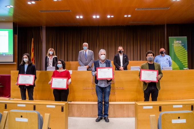 Se dan a conocer los ganadores de los Premios Literarios 2021 y se presentan los libros de la edición 2020