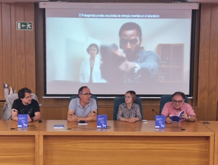 Presentación del libro: Ciencia de película. La hormiga que soñaba con agujeros negros.