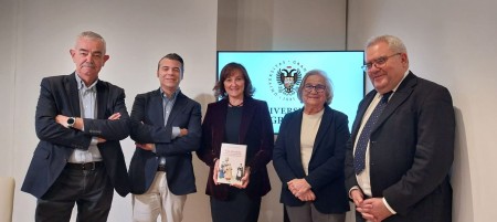 Éxito Rotundo en la Presentación del Libro "Vidas Desveladas" en la Sala de Prensa del Hospital Real