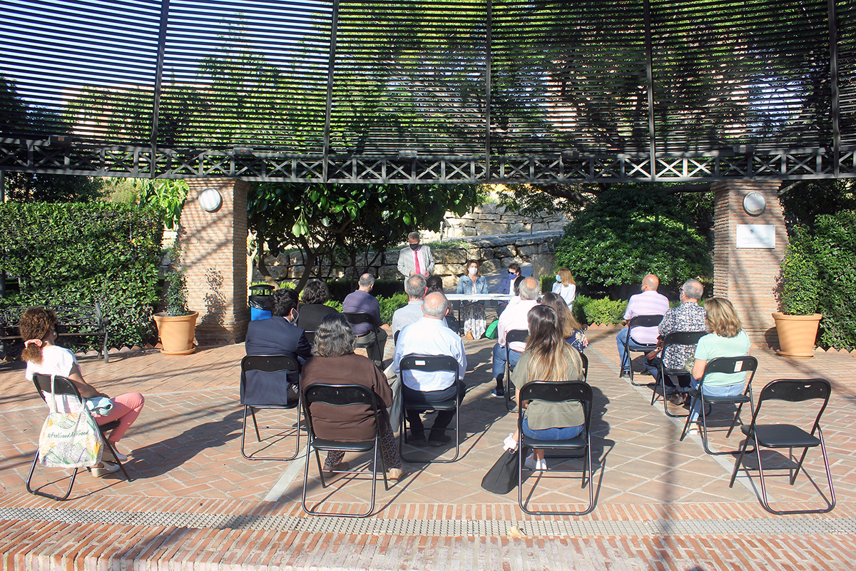 Presentación del libro 'Flores en el confín: Jardín Fraterni-Lab'.